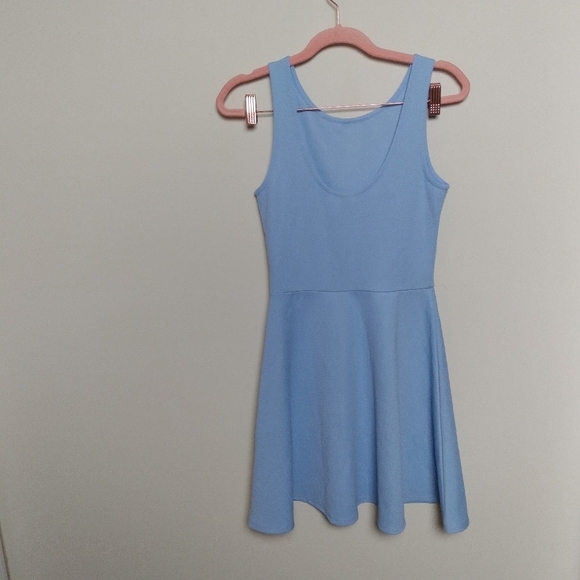 H&M Divided Light Blue Textured Knit Scoop Neck Sleeveless Skater Dress Size 6 - Picture 2 of 9